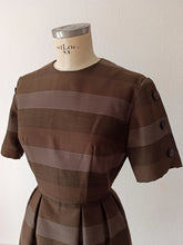 Charger l'image dans la galerie, 1950s 1960s - Stunning Dark Brown Dress - W26 (66cm)