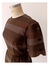 Charger l'image dans la galerie, 1950s 1960s - Stunning Dark Brown Dress - W26 (66cm)