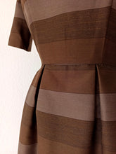 Charger l'image dans la galerie, 1950s 1960s - Stunning Dark Brown Dress - W26 (66cm)