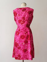 Charger l'image dans la galerie, 1950s 1960s - Stunning Roseprint Satin Silk Dress - W29 (74cm)