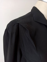 Cargar imagen en el visor de la galería, 1940s 1950s - Superb Black Rayon Silk Blouse - Sz 40