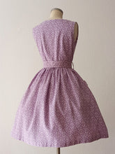 Laden Sie das Bild in den Galerie-Viewer, 1950s - LA FAVORITE, France - Gorgeous Purple Dress - W31.5 (80cm)