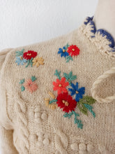 Charger l'image dans la galerie, 1940s - GERMANY/AUSTRIA - Adorable Embroidered Soft Wool Cardigan - Sz S/M