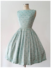 Laden Sie das Bild in den Galerie-Viewer, 1950s 1960s - SUSANNE ERICHSEN - Adorable Turquoise Roses Dress - W26 (66cm)