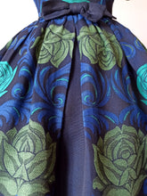 Charger l'image dans la galerie, 1950s - G & W - Stunning Textured Roses Cotton Dress - W29 (74cm)