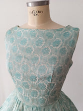 Laden Sie das Bild in den Galerie-Viewer, 1950s 1960s - SUSANNE ERICHSEN - Adorable Turquoise Roses Dress - W26 (66cm)