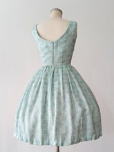Laden Sie das Bild in den Galerie-Viewer, 1950s 1960s - SUSANNE ERICHSEN - Adorable Turquoise Roses Dress - W26 (66cm)