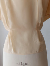 Charger l'image dans la galerie, 1940s - GERMANY - Exquisite Silk Blouse - Sz 44
