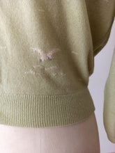 Cargar imagen en el visor de la galería, 1950s - BALLANTYNE, Scotland - Seagulls Green Cashmere Cardigan - Sz 38
