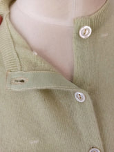 Cargar imagen en el visor de la galería, 1950s - BALLANTYNE, Scotland - Seagulls Green Cashmere Cardigan - Sz 38