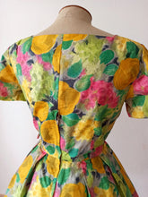 Load image into Gallery viewer, 1950s 1960s - DEADSTOCK - Stunning Roseprint Cotton Dress - W25 (64cm)