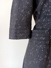 Laden Sie das Bild in den Galerie-Viewer, 1940s - FRANCE - Superb Atomic Print Cotton Dress - W33 (84cm)