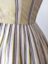 Charger l'image dans la galerie, 1950s - HASERL & HOSERL - Adorable Cotton Dress - W25 (64cm)