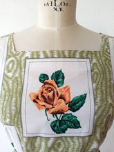 Charger l'image dans la galerie, 1950s - Adorable Green Roseprint Cotton Dress - W27 (68cm)