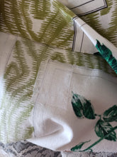 Charger l'image dans la galerie, 1950s - Adorable Green Roseprint Cotton Dress - W27 (68cm)