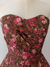 Charger l'image dans la galerie, 1950s - Gorgeous Strapless Floral Cotton Dress - W26 (66cm)