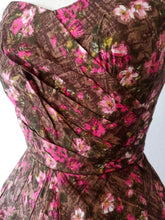 Charger l'image dans la galerie, 1950s - Gorgeous Strapless Floral Cotton Dress - W26 (66cm)