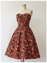 Charger l'image dans la galerie, 1950s - Gorgeous Strapless Floral Cotton Dress - W26 (66cm)