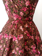 Charger l'image dans la galerie, 1950s - Gorgeous Strapless Floral Cotton Dress - W26 (66cm)