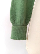 Cargar imagen en el visor de la galería, 1950s - DALTON, USA - Exquisite Green Cashmere Cardigan - Sz S/M