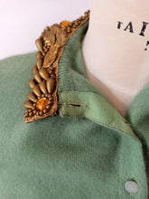 Cargar imagen en el visor de la galería, 1950s - DALTON, USA - Exquisite Green Cashmere Cardigan - Sz S/M
