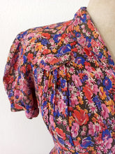 Charger l'image dans la galerie, 1930s - FRANCE - Adorable Floral Crepe Dress - W27 (68cm)