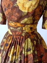 Carica l'immagine nel visualizzatore di Gallery, 1950s 1960s - DJM, Netherlands - Stunning Floral Dress - W27.5 (70cm)