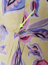 Cargar imagen en el visor de la galería, 1940s - Stunning Yellow Floral Dress - W26 (66cm)