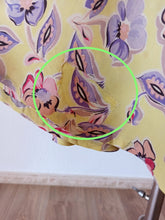 Cargar imagen en el visor de la galería, 1940s - Stunning Yellow Floral Dress - W26 (66cm)
