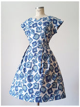 Carica l'immagine nel visualizzatore di Gallery, 1950s - Fabulous Abstract Textured Cotton Dress - W31.5 (80cm)
