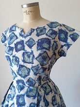 Carica l'immagine nel visualizzatore di Gallery, 1950s - Fabulous Abstract Textured Cotton Dress - W31.5 (80cm)
