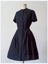 Cargar imagen en el visor de la galería, 1950s 1960s - Superb Solid Black Pleated Dress - W31 (78cm)