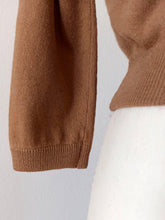 Laden Sie das Bild in den Galerie-Viewer, 1950s - HADLEY CASHMERE, USA - Brown Cashmere Cardigan - Sz 38