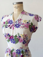 Cargar imagen en el visor de la galería, 1940s - Stunning Cold Rayon Silk Dress - W30 (76cm)