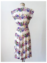 Cargar imagen en el visor de la galería, 1940s - Stunning Cold Rayon Silk Dress - W30 (76cm)
