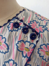 Cargar imagen en el visor de la galería, 1930s - Adorable Dramatic Shoulders Cotton Dress - W31 (80cm)