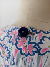 Cargar imagen en el visor de la galería, 1930s - Adorable Dramatic Shoulders Cotton Dress - W31 (80cm)