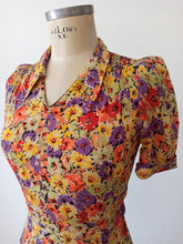 Charger l'image dans la galerie, 1930s - Charming Honeycomb Floral Crepe Dress - W29 (74cm)