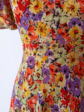 Charger l'image dans la galerie, 1930s - Charming Honeycomb Floral Crepe Dress - W29 (74cm)