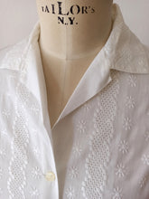 Load image into Gallery viewer, 1950s 1960s - Exquisite Embroidered Cotton Blouse - Sz 44
