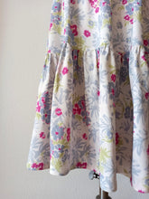 Cargar imagen en el visor de la galería, 1940s - PARIS - Adorable Floral Rayon Dress - W30 (76cm)