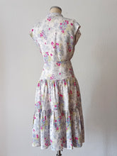 Cargar imagen en el visor de la galería, 1940s - PARIS - Adorable Floral Rayon Dress - W30 (76cm)