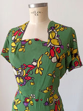 Charger l'image dans la galerie, 1940s - BELGIUM - Spectacular Green Abstract Rayon Dress - W29 (74cm)