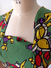 Charger l'image dans la galerie, 1940s - BELGIUM - Spectacular Green Abstract Rayon Dress - W29 (74cm)