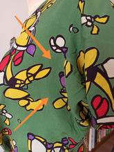 Charger l'image dans la galerie, 1940s - BELGIUM - Spectacular Green Abstract Rayon Dress - W29 (74cm)