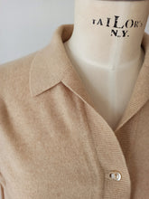 Laden Sie das Bild in den Galerie-Viewer, 1950s 1960s - PRINGLE, Scotland for Harrods - Cashmere Cardigan - Sz 36