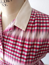 Laden Sie das Bild in den Galerie-Viewer, 1950s - SCHOOL FASHIONS, UK - UNWORN- Gorgeous Cotton Dress - W29 (74cm)
