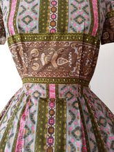 Charger l'image dans la galerie, 1950s 1960s - UNWORN - Gorgeous Printed Cotton Dress - W28.5 (82cm)