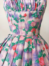 Charger l'image dans la galerie, 1950s - FRANCE - Exquisite Roseprint Cotton Dress - W27 (68cm)