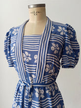 Cargar imagen en el visor de la galería, 1940s - Charming Puffed Sleeves Rayon Dress - W28.5 (72cm)